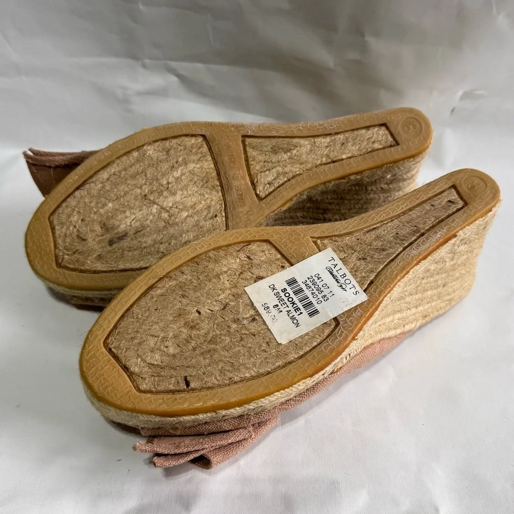 Talbots // New in box Sookie sweet almond bow wedge heels size 8